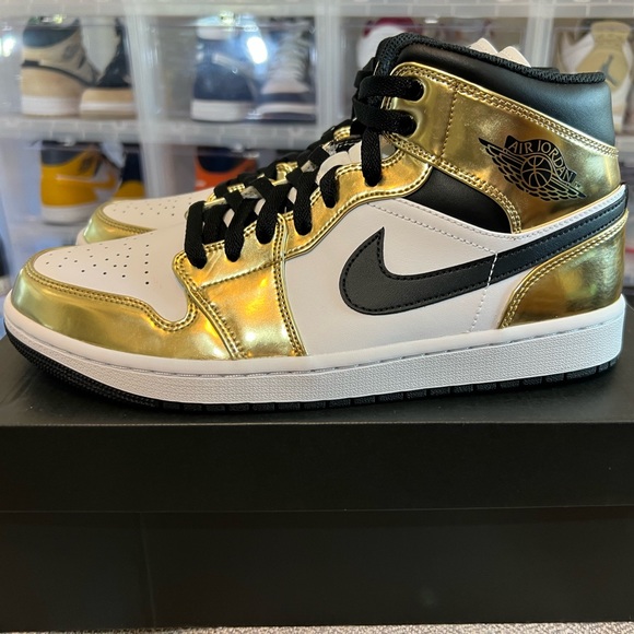 gold nike jordan shoes
